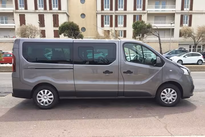 Marseille port, hotel and train station transfer with spacious gray minivan for private pickup