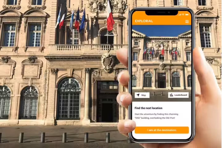 Smartphone self-guided scavenger hunt app in front of Marseille City Hall on a Marseille sightseeing tour