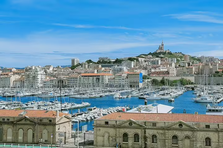 Panoramic view of Marseille Vieux-Port marina and skyline, perfect route for a self-guided e-scavenger hunt