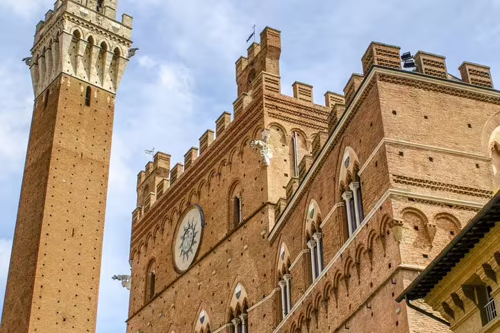 Palazzo Pubblico and Torre del Mangia tower in medieval Siena, Italy