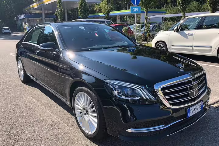 Luxury black Mercedes-Benz S-Class sedan for premium private airport transfer from Valencia VLC Airport