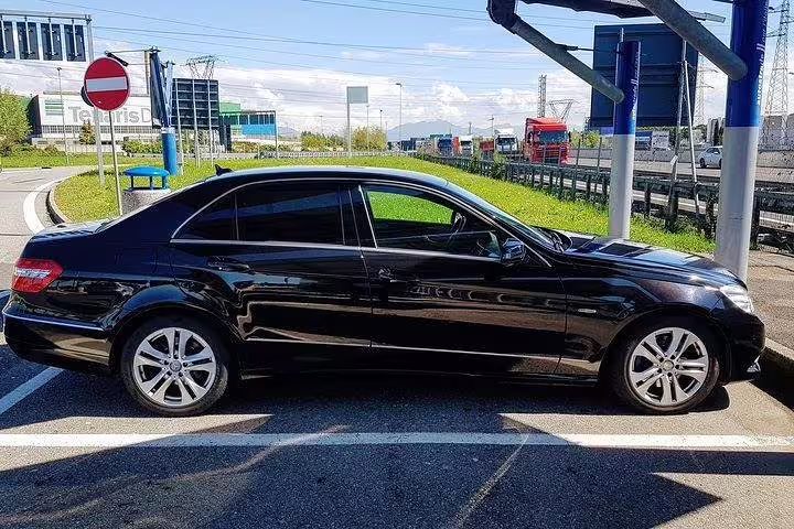 Black Mercedes E-Class sedan parked near Valencia Airport VLC for a private transfer to Valencia