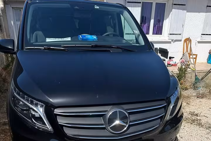 Mercedes luxury minivan for private transfer from Avignon to Marseille Airport with professional driver