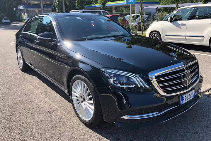 Luxury black Mercedes S-Class sedan for private transfer from Karlsruhe Airport to Baden-Baden