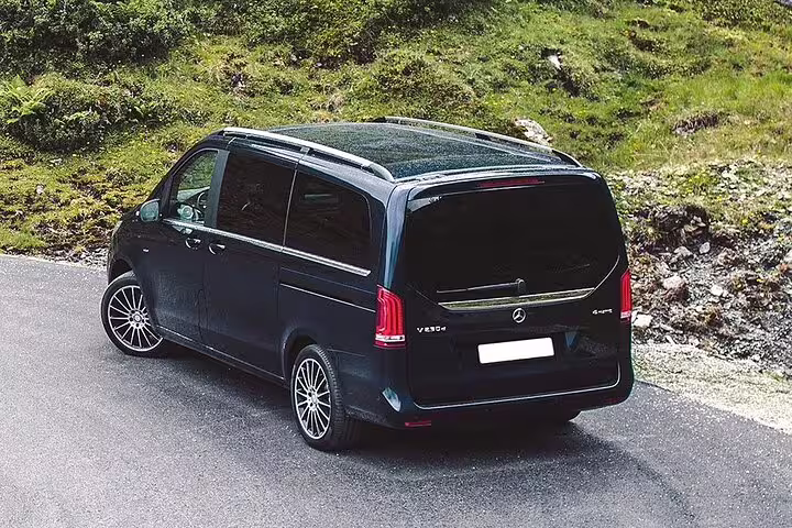 Black Mercedes-Benz V-Class luxury minivan for private Paris tours