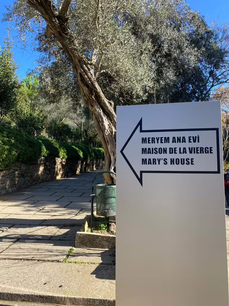 Directional sign to Meryem Ana Evi (Mary’s House) near Ephesus, key stop on a private all-inclusive tour