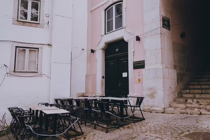 Charming exterior of Mesa de Frades in Lisbon with outdoor seating, perfect for a Fado show and dinner.
