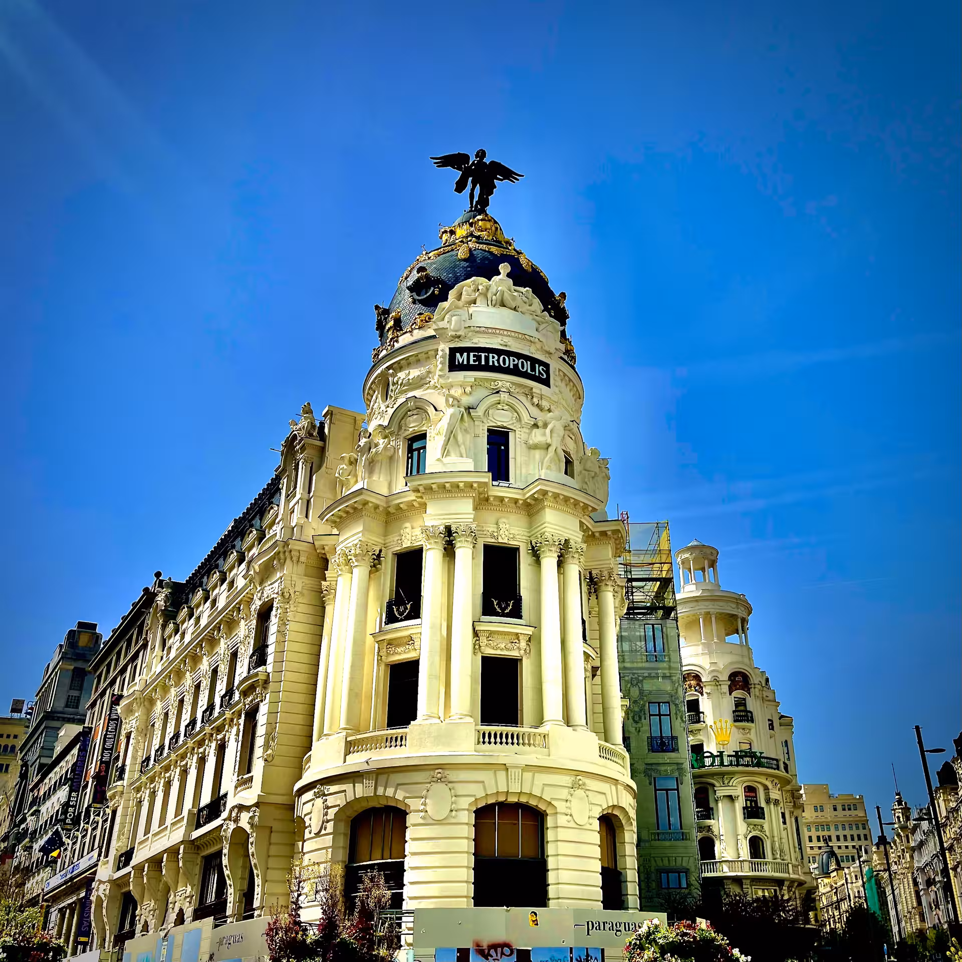 Metropolis Building on Gran Vía, Madrid, a stop on Secretos Locales tour before Thyssen Museum and lunch