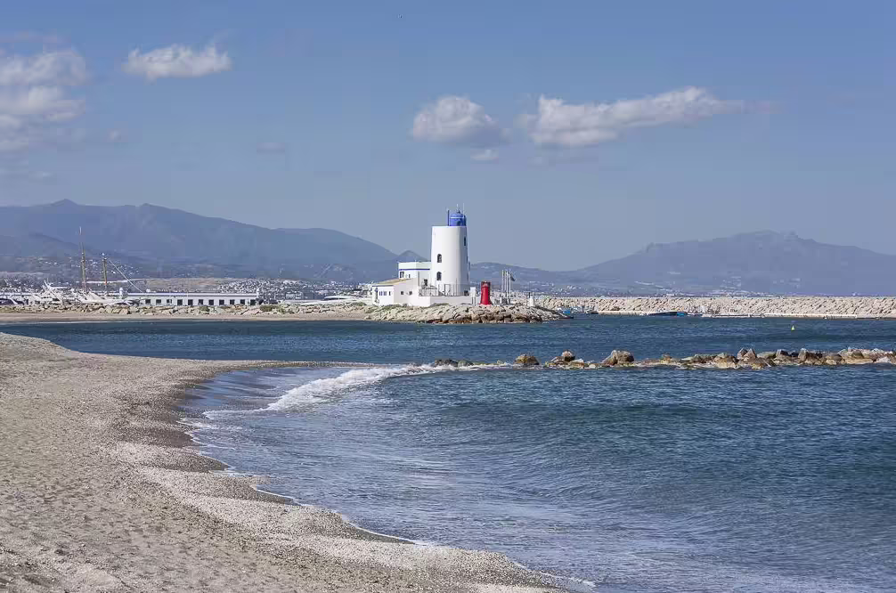 Enjoy the calm of the sea, the sun and the breathtaking views of the Costa del Sol while we sail.