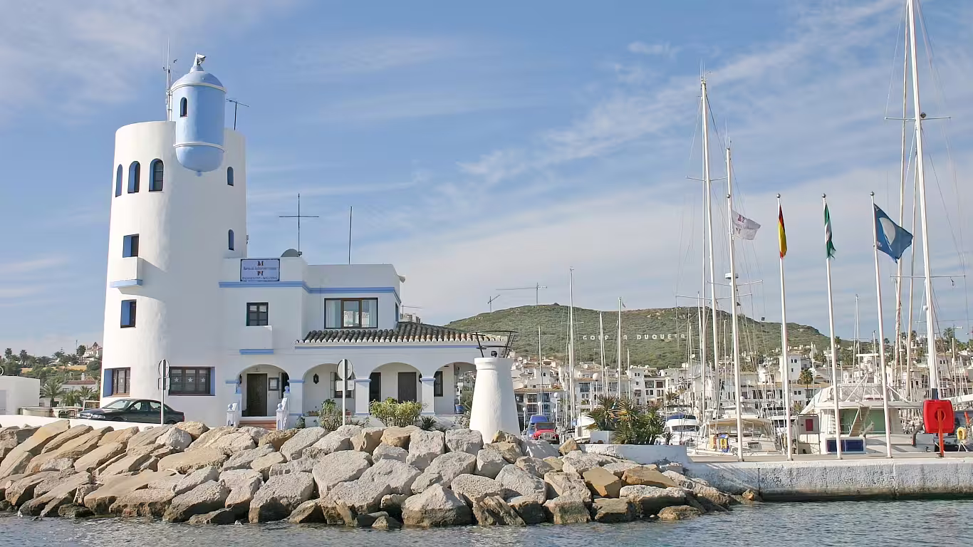 We set sail from the Sotogrande marina for a unique experience sailing to Puerto de la Duquesa.
