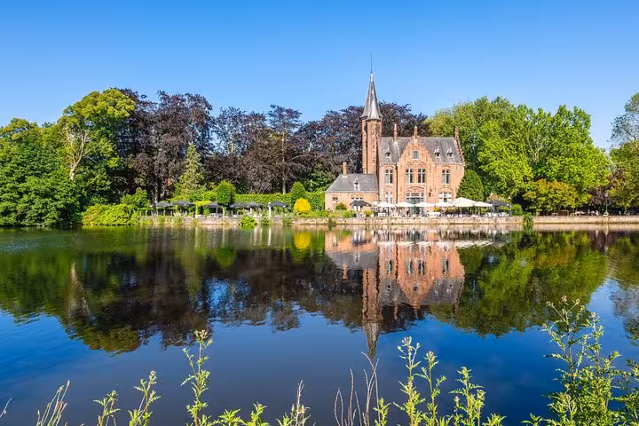 Lake Amour (Minnewater): The romantic and peaceful circuit walk.