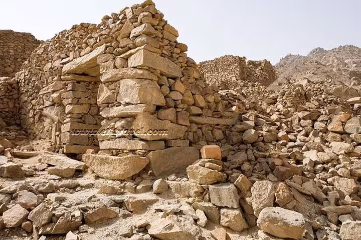 Rock-built doorway ruins in Mons Claudianus desert, a highlight stop on Safaga Egypt jeep safari excursions