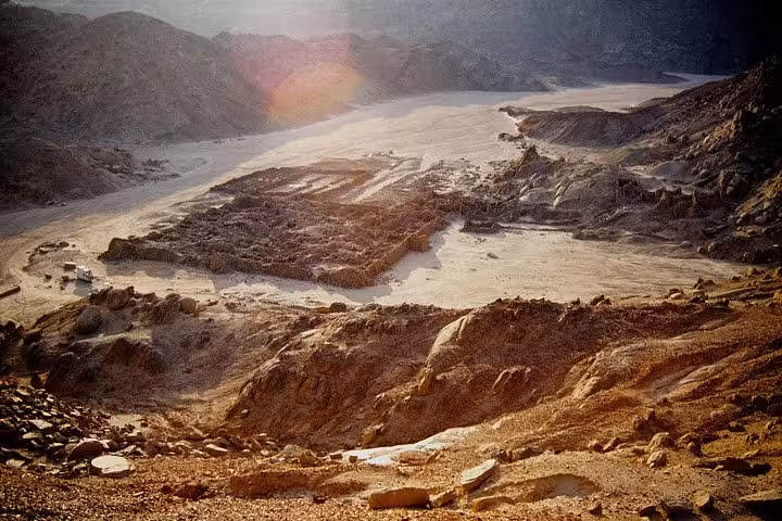 Panoramic view of Mons Claudianus ruins in Egypt’s Eastern Desert on a Safaga jeep safari tour