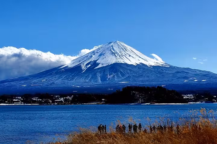 Panoramic view of snow-capped Mount Fuji reflecting over Lake Kawaguchi on a 2-day Tokyo Hakone guided tour