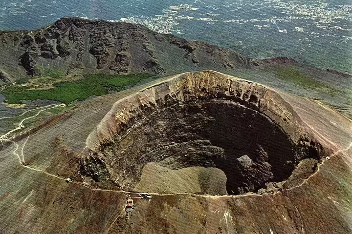 Mount Vesuvius crater view on a private Naples tour to Vesuvius, Herculaneum and Pompeii ruins