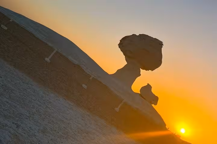 Sunset view of Mushroom Rock in Egypt’s White Desert on a private 2-day Black & White Desert safari