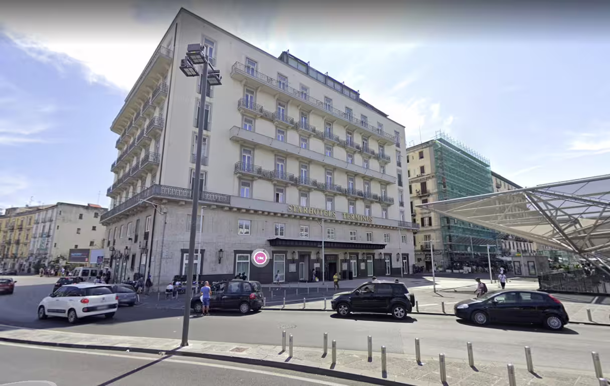 Naples meeting point near Napoli Centrale for Amalfi Coast tour from Naples, pickup outside city hotel