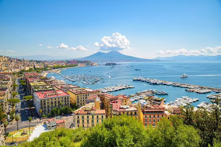 Naples Bay panorama with Mount Vesuvius and marina, starting point for Pompeii and Amalfi Coast private tour