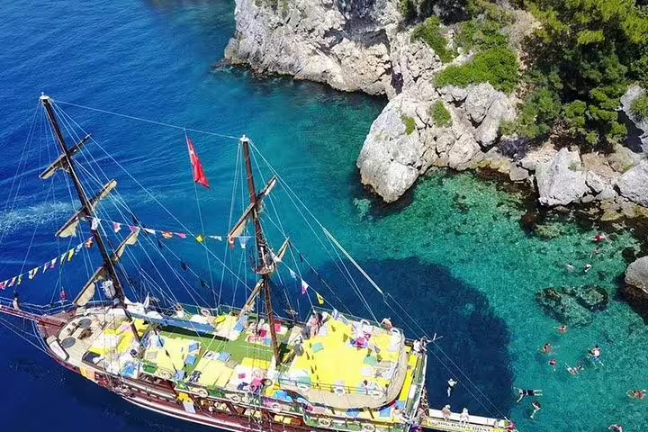 Aerial view of a colorful boat anchored in turquoise waters, ideal for a National Park tour from Kusadasi/Selcuk.