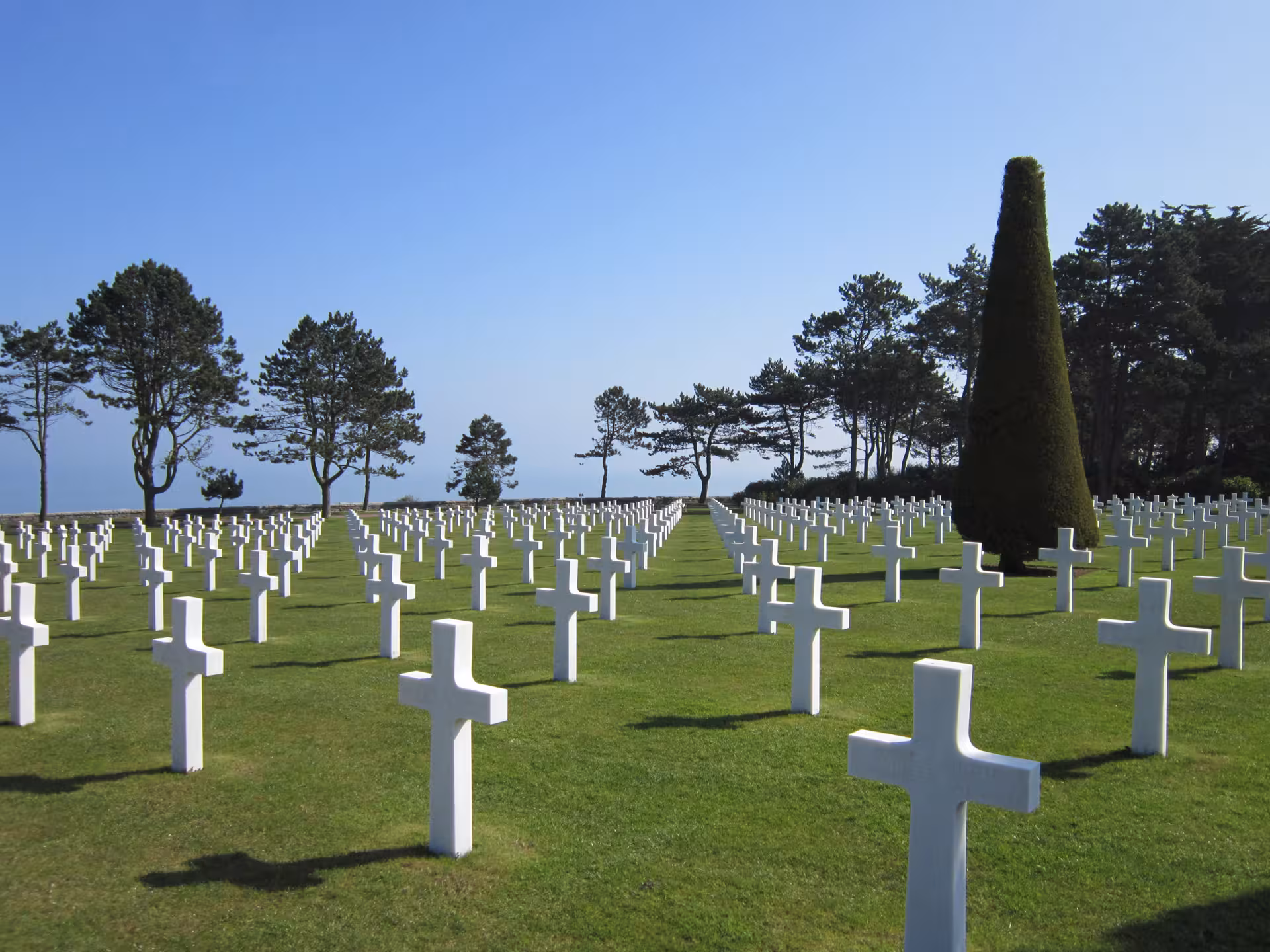 Rows of white crosses at Normandy American Cemetery, a key stop on a private D-Day tour from Deauville