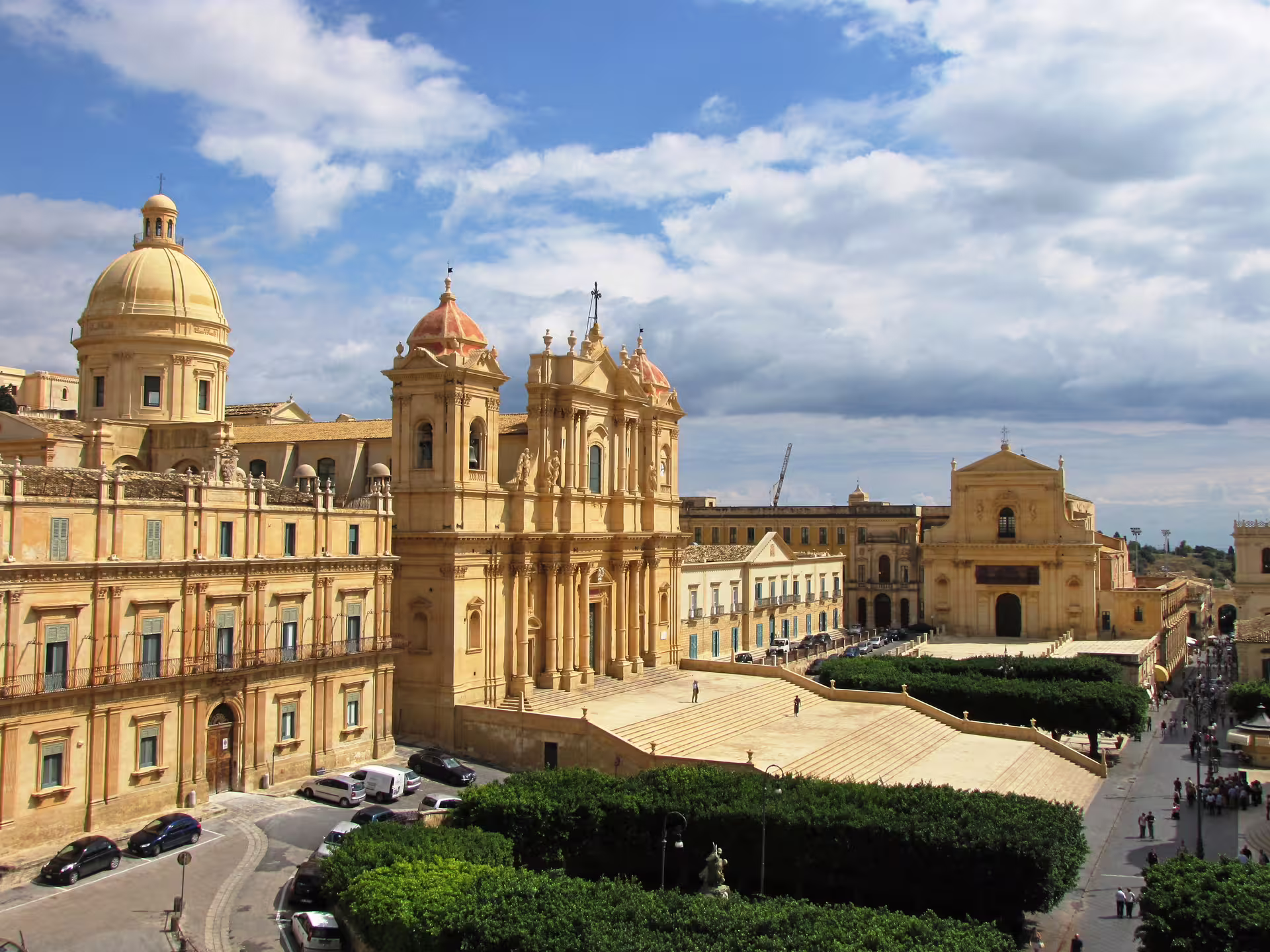 Noto Cathedral and baroque palaces in the historic center, featured on the Noto Ragusa Modica day trip from Siracusa