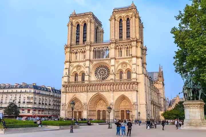 Exterior of Notre Dame Cathedral in Paris, meeting point for max 5 interior guided tour near the plaza