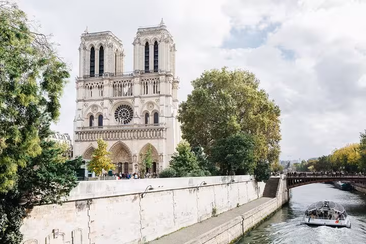 Notre-Dame Cathedral exterior view from the Seine Riverbank in Paris, ideal for a 90-minute semi-private guided tour