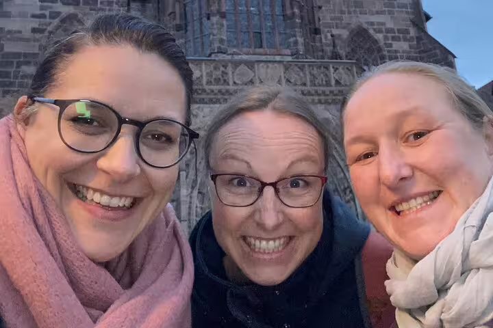 Friends selfie in front of Nuremberg cathedral stop on a self-guided scavenger hunt city highlights tour