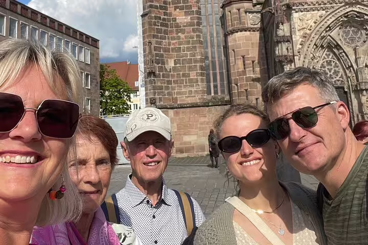 Group selfie by St. Sebald Church in Nuremberg Old Town, ideal for a self-guided scavenger hunt tour