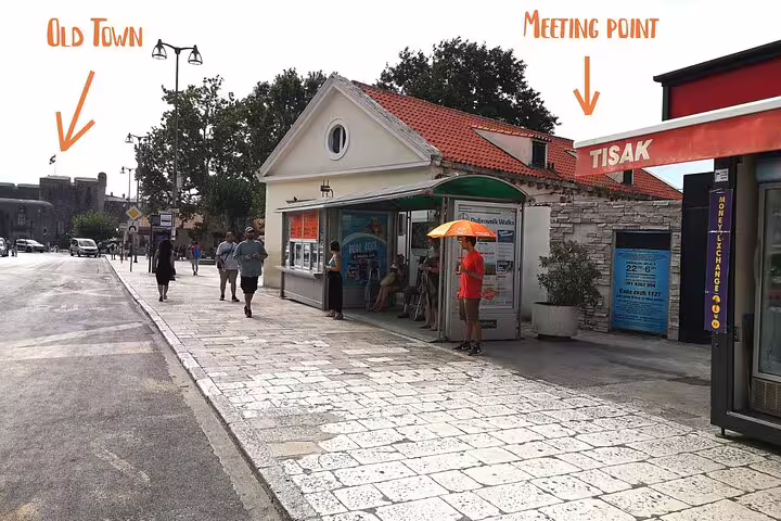 Old Town walking tour meeting point by Tisak kiosk near city walls, easy start for guided stroll