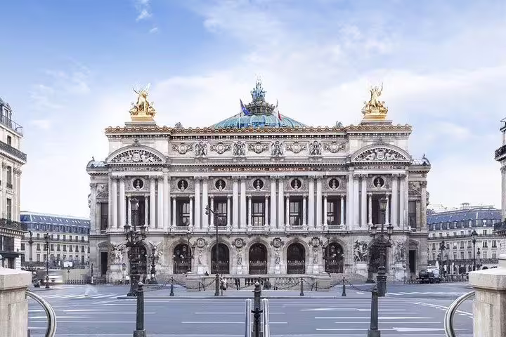 Opéra Garnier facade in Paris, classic stop on a half-day private sightseeing tour with a driver and car