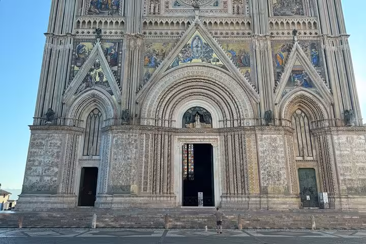 Stunning entrance of Orvieto Duomo accessible via private Rome to Orvieto transfer service with expert driver