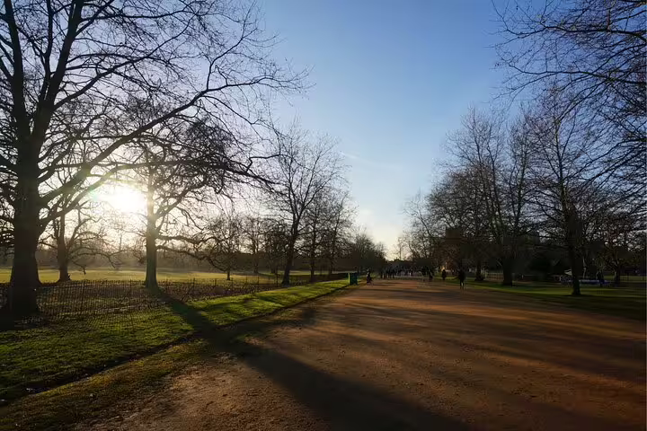 Sunlit path through Oxford University Parks, ideal stop on an Oxford scavenger hunt self-guided highlights tour