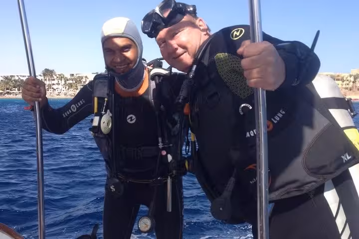 PADI instructor and student in scuba gear on dive boat, Open Water course from Makadi Bay Soma Bay Safaga