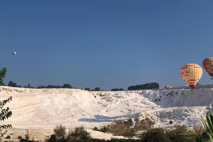 Hot air balloon in Pamukkale 