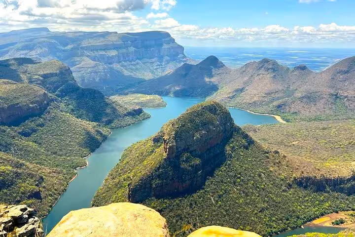 Panoramic landscape featuring vibrant green hills and tranquil blue lakes on the Panorama Guided Experience tour.