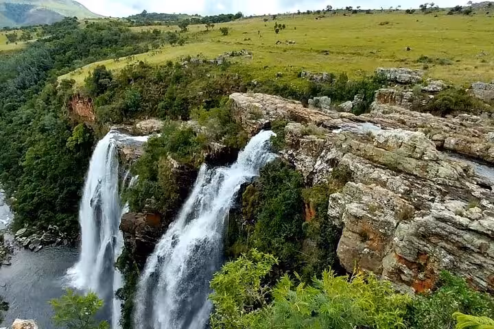 Breathtaking panorama of cascading waterfalls and lush greenery on the Panorama Guided Experience tour.