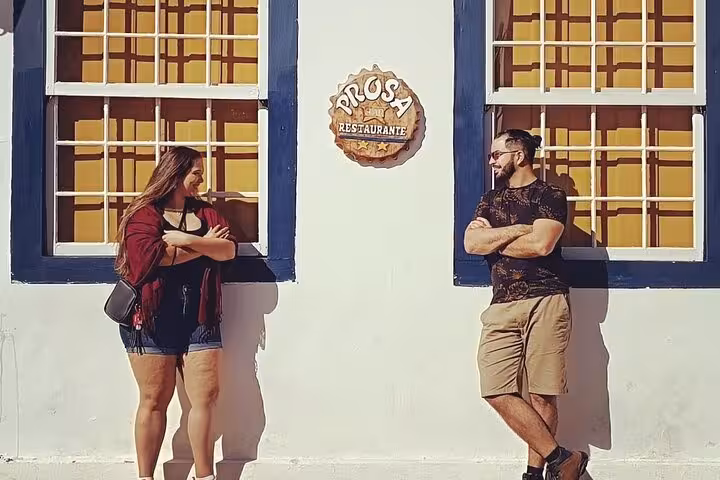 Two people posing outside Prosa Restaurante in Paraty, highlighting the tour's cultural stops.