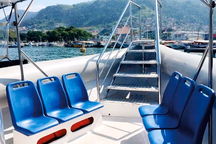 Spacious boat seating with scenic views of Ilha Grande's coastline, ideal for a relaxed journey from Paraty.