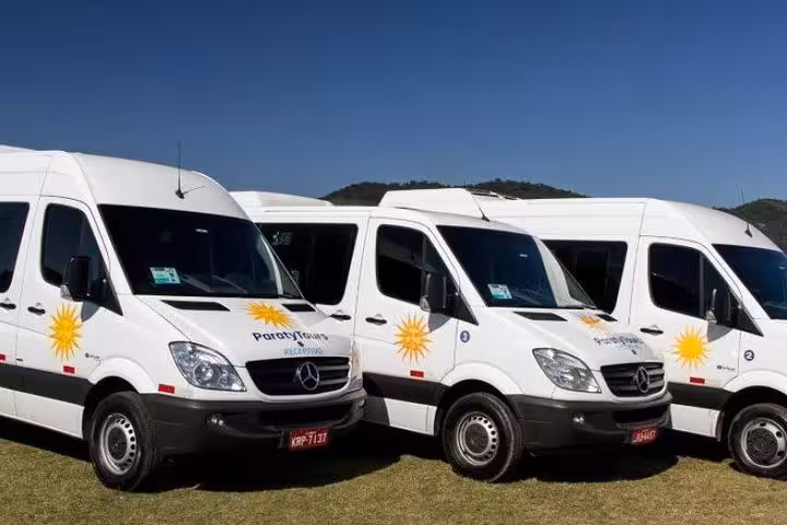 Fleet of Paraty Tours shuttles ready for shared transport from Paraty to São Paulo, highlighting reliable travel services.