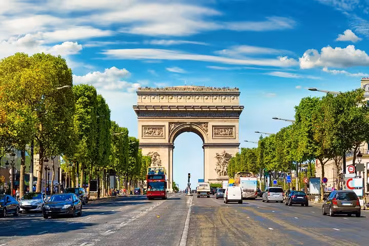 View down Champs-Élysées to the Arc de Triomphe, a key sight on a private Paris tour with macaron tasting