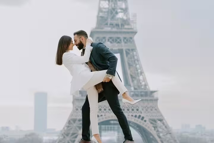 Couple embracing in front of the Eiffel Tower in Paris during a romantic photo shoot