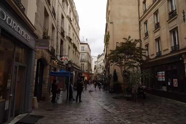 Cobblestone street in Paris historic district, part of a Jewish history private tour with local heritage stops