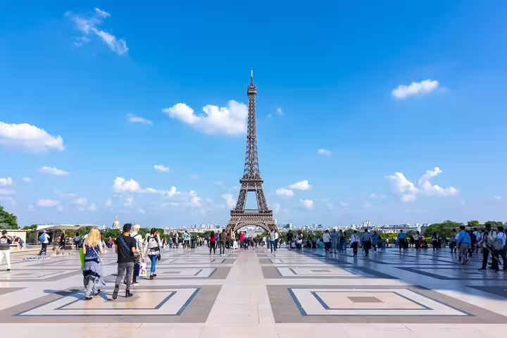 Travelers walking across Trocadéro square toward the Eiffel Tower on a guided Paris small group city tour