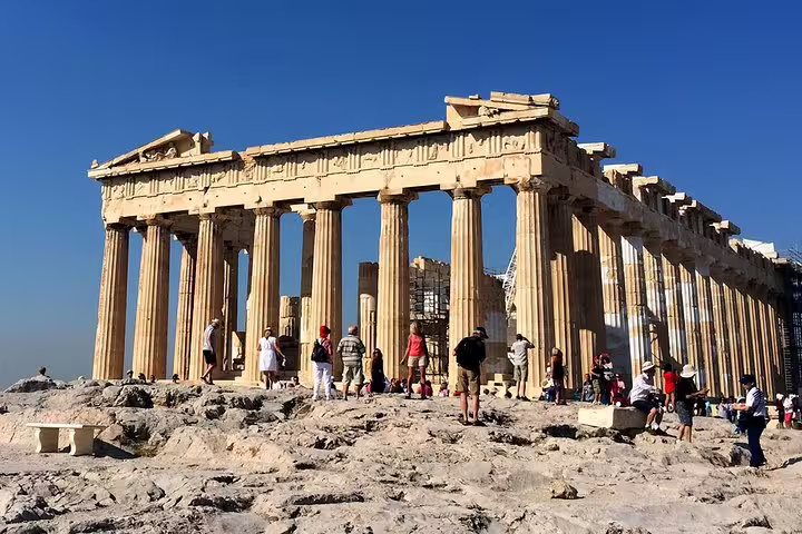 Parthenon columns on Acropolis skip-the-line tour in Athens with German-speaking guide and visiting group