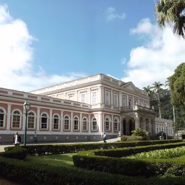 Elegant pink and white neoclassical palace under a bright blue sky, a highlight of Petrópolis city tours.