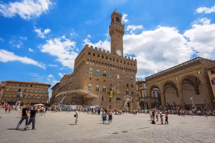 Vibrant scene at Piazza della Signoria with Palazzo Vecchio, ideal stop on a private Florence tour from Livorno port.