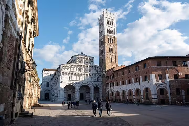 Visitors stroll across Piazza San Martino toward Lucca Cathedral on a private Pisa and Lucca excursion with wine tasting