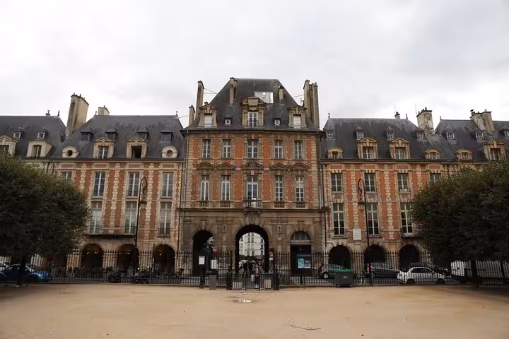 Place des Vosges historic arcades and red-brick façade, a highlight on a private Le Marais walking tour in Paris
