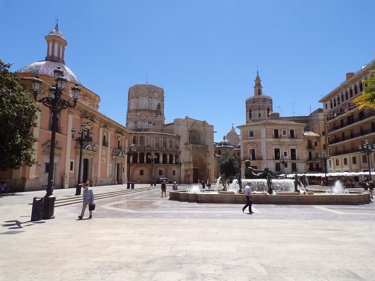 Plaza de la Virgen Valencia fountain and cathedral views on audio guided City Quest scavenger hunt tour